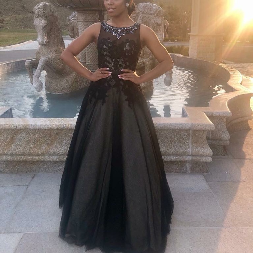 Beautiful size 4 ball gown